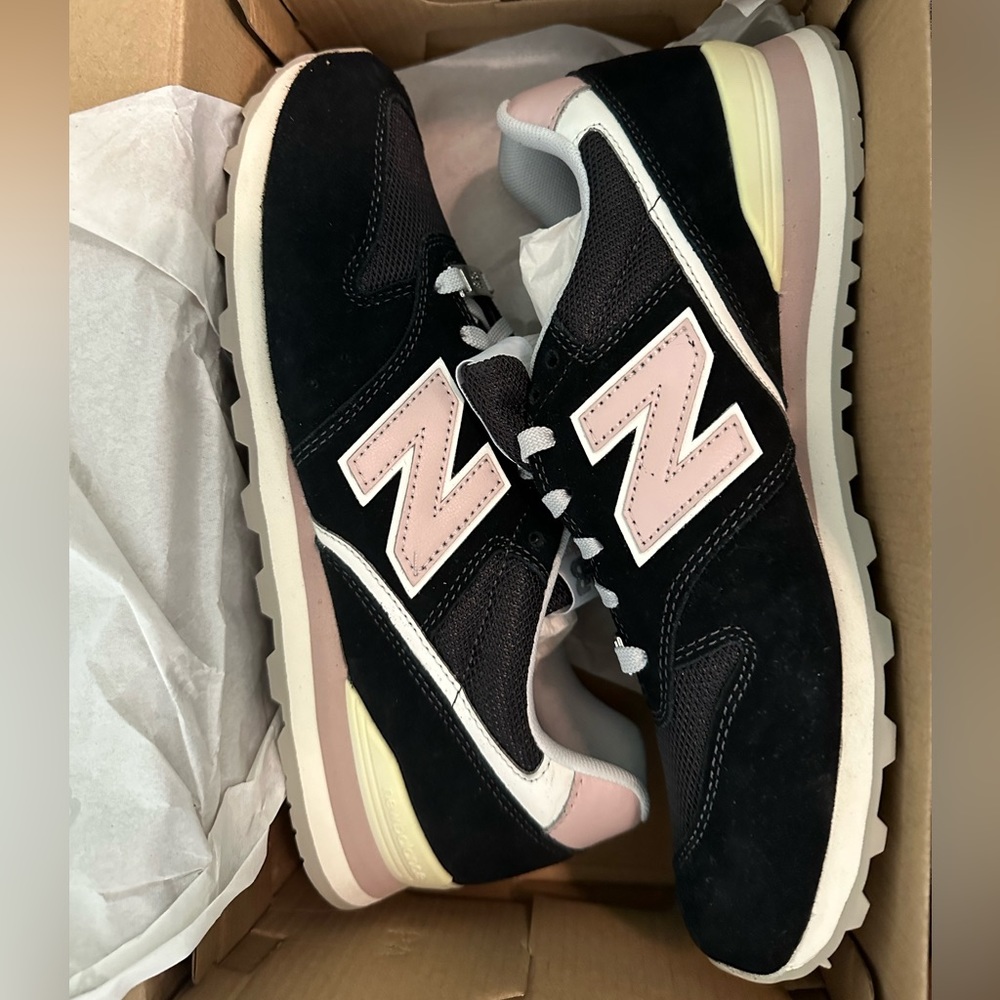 New Balance 996 Core size 8.5M, premium suede and mesh. Brand New in box.
